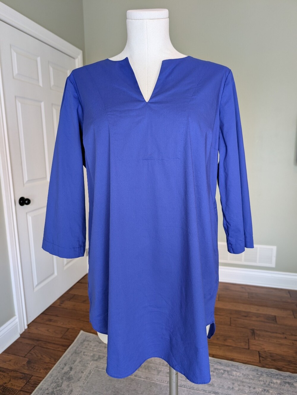 Isaac Mizrahi Women's Royal Blue Tunic Blouse Split Neck Minimalist Size M